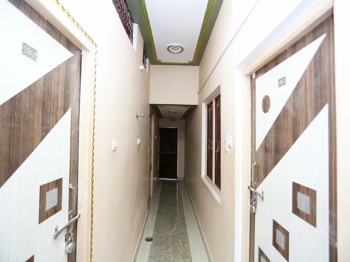 Spot On 45585 Hotel Aakash Ganga Varanasi Esterno foto