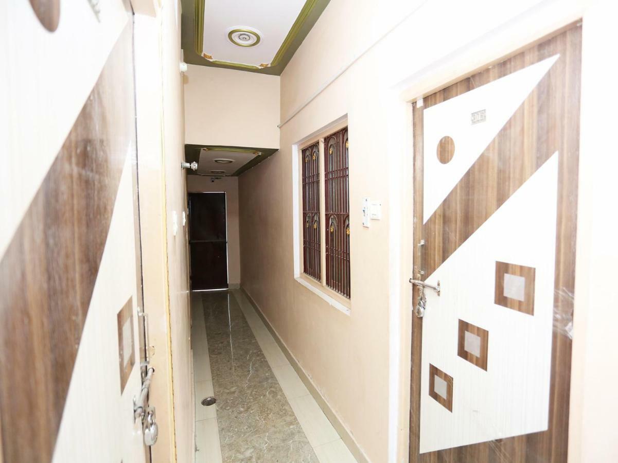 Spot On 45585 Hotel Aakash Ganga Varanasi Esterno foto