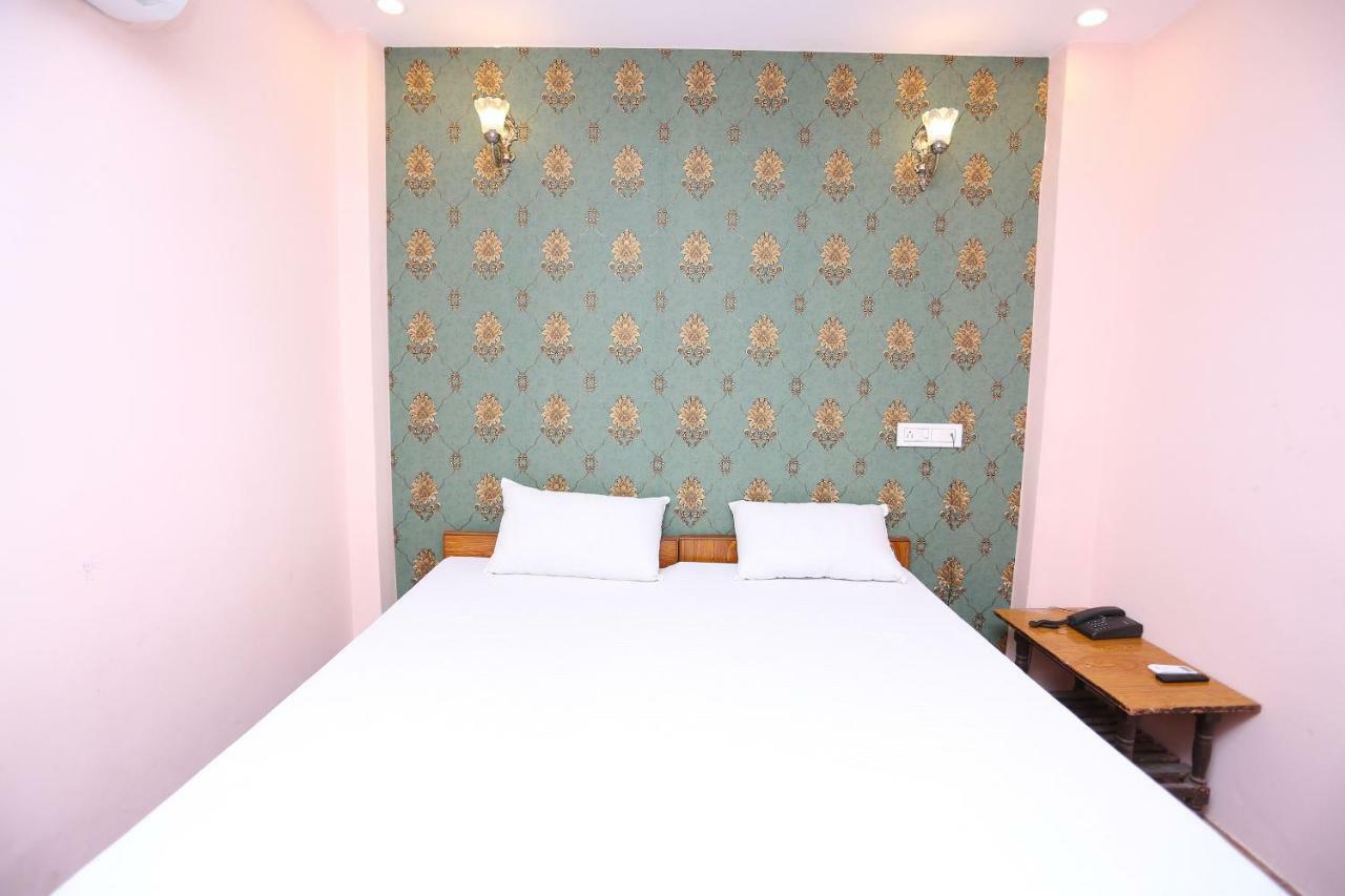 Spot On 45585 Hotel Aakash Ganga Varanasi Esterno foto