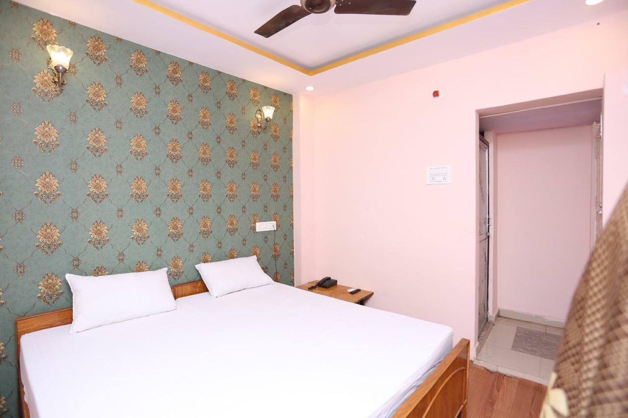 Spot On 45585 Hotel Aakash Ganga Varanasi Esterno foto