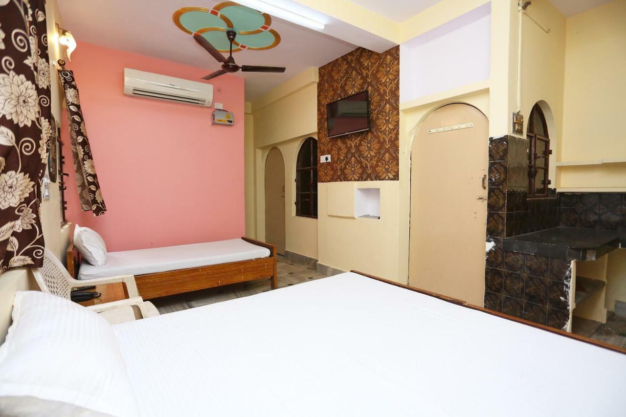Spot On 45585 Hotel Aakash Ganga Varanasi Esterno foto