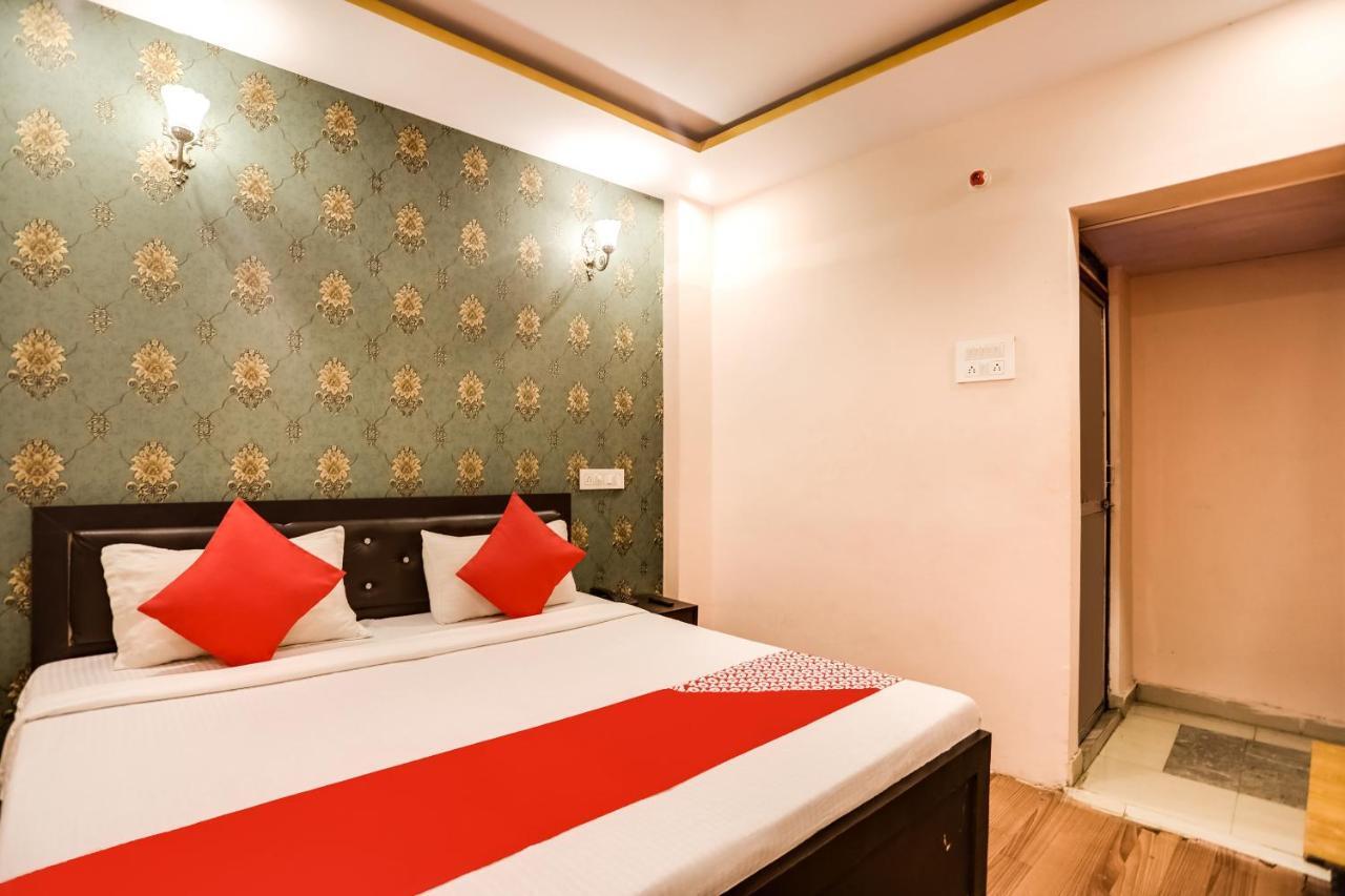 Spot On 45585 Hotel Aakash Ganga Varanasi Esterno foto