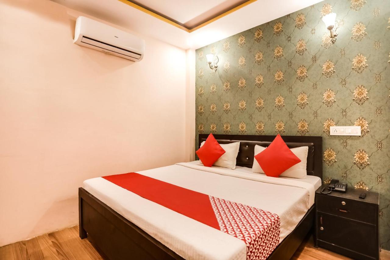 Spot On 45585 Hotel Aakash Ganga Varanasi Esterno foto